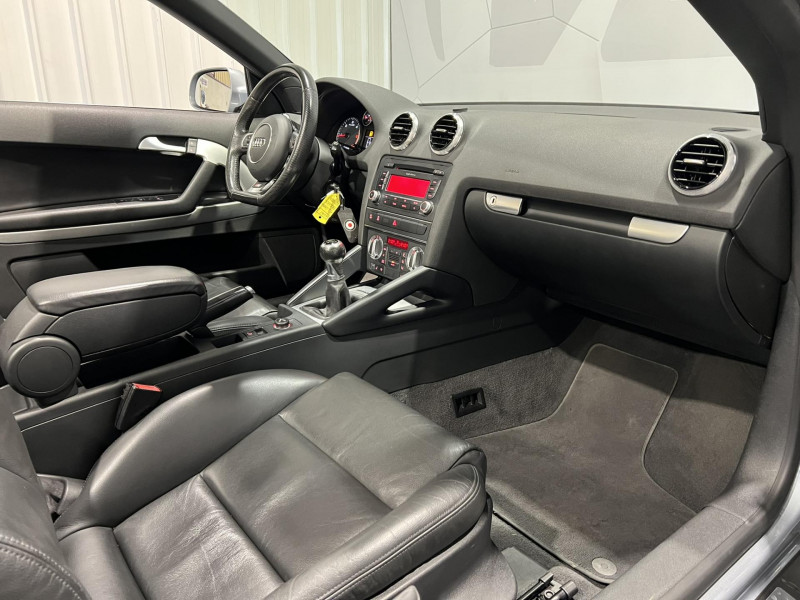 Photo 8 de l'offre de AUDI A3 CABRIOLET 1.6 TDI 105 DPF S Line à 12490€ chez VL Auto