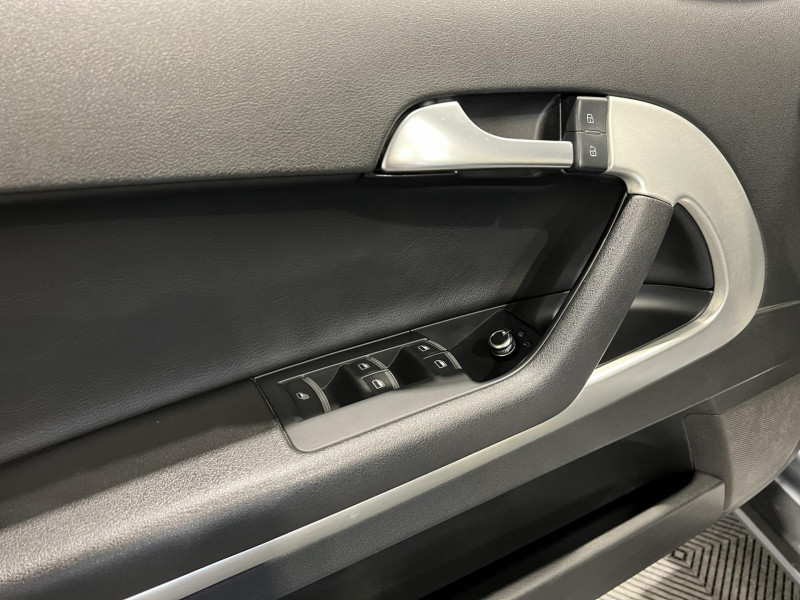 Photo 20 de l'offre de AUDI A3 CABRIOLET 1.6 TDI 105 DPF S Line à 12490€ chez VL Auto