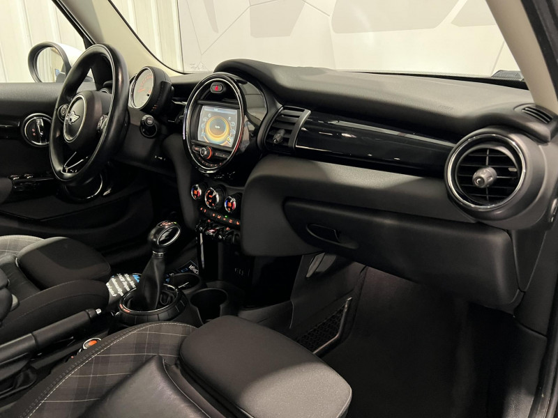 Photo 8 de l'offre de MINI MINI 5 Portes Cooper 136 ch Finition Chili BVA à 13990€ chez VL Auto