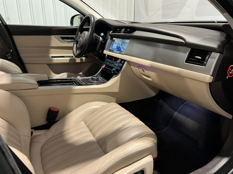 Photo 8 de l'offre de JAGUAR XF  V6 3.0 D - 300 ch BVA Portfolio à 21990€ chez VL Auto