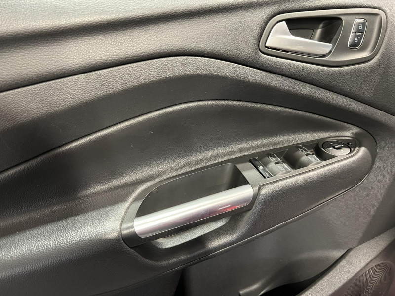 Photo 20 de l'offre de FORD KUGA 1.5 TDCi 120 S&S 4x2 BVM6 ST-Line à 12490€ chez VL Auto