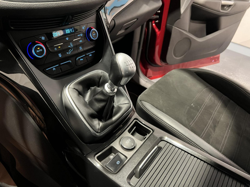 Photo 13 de l'offre de FORD KUGA 1.5 TDCi 120 S&S 4x2 BVM6 ST-Line à 12490€ chez VL Auto