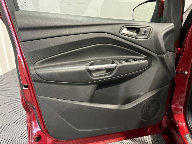 Photo 19 de l'offre de FORD KUGA 1.5 TDCi 120 S&S 4x2 BVM6 ST-Line à 12490€ chez VL Auto