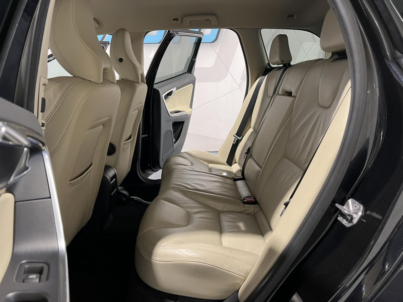 Photo 9 de l'offre de VOLVO XC60  D4 AWD 181 ch Summum Geartronic BVA à 16490€ chez VL Auto