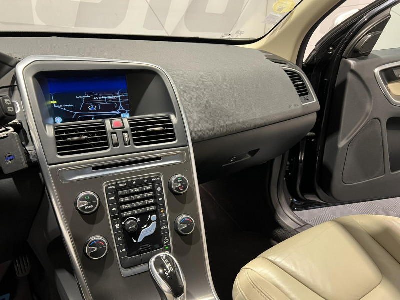Photo 12 de l'offre de VOLVO XC60  D4 AWD 181 ch Summum Geartronic BVA à 16490€ chez VL Auto