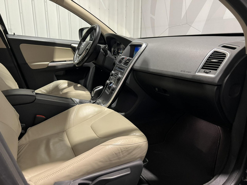 Photo 8 de l'offre de VOLVO XC60  D4 AWD 181 ch Summum Geartronic BVA à 16490€ chez VL Auto
