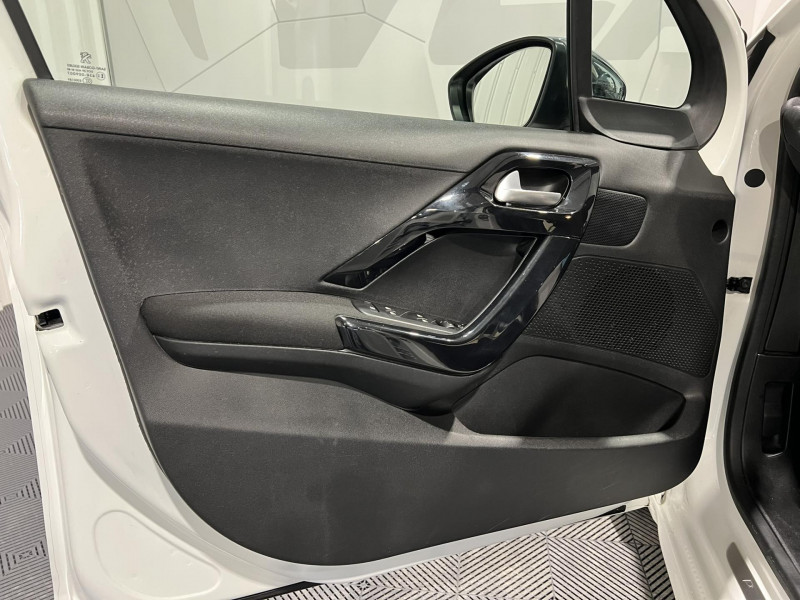 Photo 20 de l'offre de PEUGEOT 208  BlueHDi 100ch S&S BVM5 Signature à 10490€ chez VL Auto