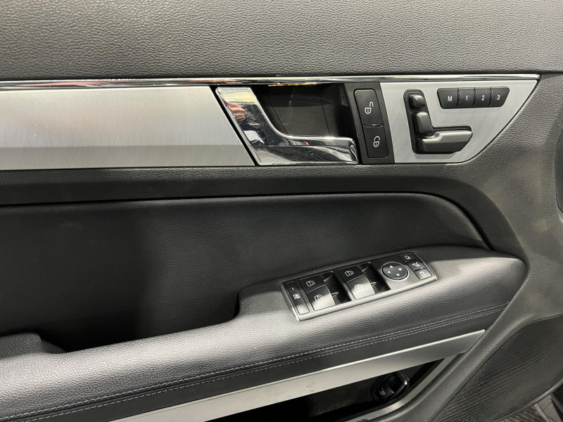 Photo 22 de l'offre de MERCEDES-BENZ Classe E Cabriolet 350 CDI BlueEfficiency Executive BVA à 22990€ chez VL Auto