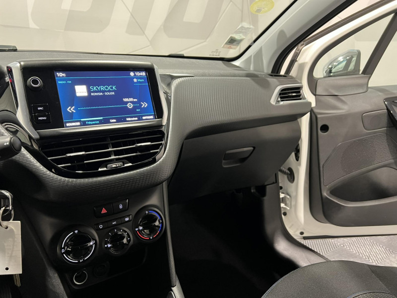 Photo 12 de l'offre de PEUGEOT 208  BlueHDi 100ch S&S BVM5 Signature à 10490€ chez VL Auto