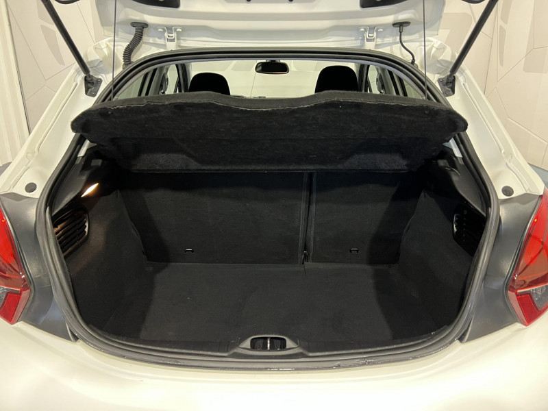 Photo 10 de l'offre de PEUGEOT 208  BlueHDi 100ch S&S BVM5 Signature à 10490€ chez VL Auto