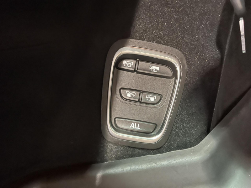 Photo 20 de l'offre de RENAULT GRAND SCENIC TCe 130 Energy Intens 7 Places à 13990€ chez VL Auto