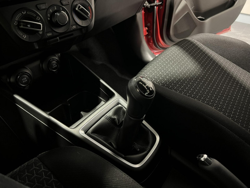 Photo 14 de l'offre de SUZUKI SWIFT 1.2 Dualjet Privillege à 9990€ chez VL Auto