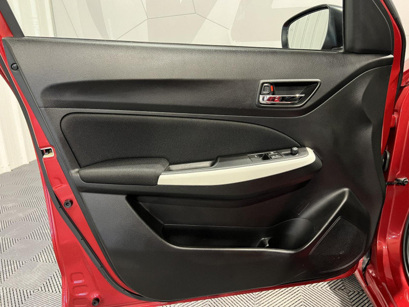 Photo 21 de l'offre de SUZUKI SWIFT 1.2 Dualjet Privillege à 9990€ chez VL Auto