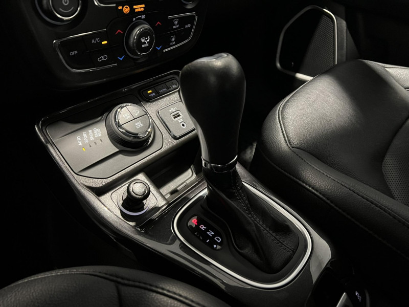 Photo 14 de l'offre de JEEP COMPASS 1.3 PHEV T4 240 ch 4xe eAWD S à 20990€ chez VL Auto