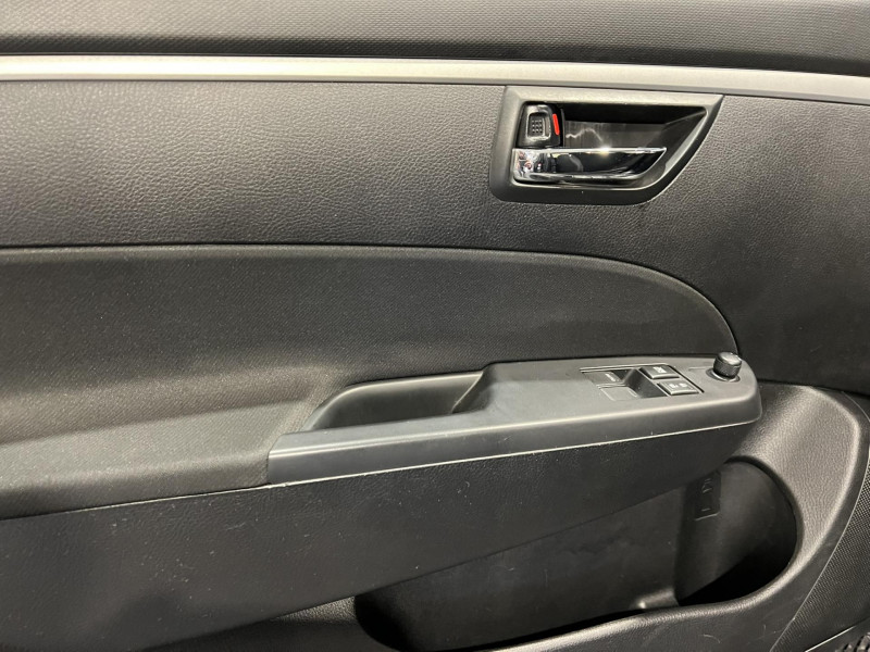 Photo 21 de l'offre de SUZUKI SWIFT 1.2 VVT Privilège à 7990€ chez VL Auto