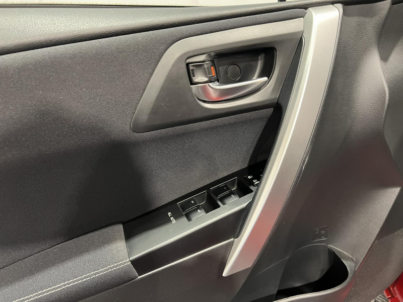 Photo 22 de l'offre de TOYOTA AURIS 124 D-4D Dynamic à 10990€ chez VL Auto