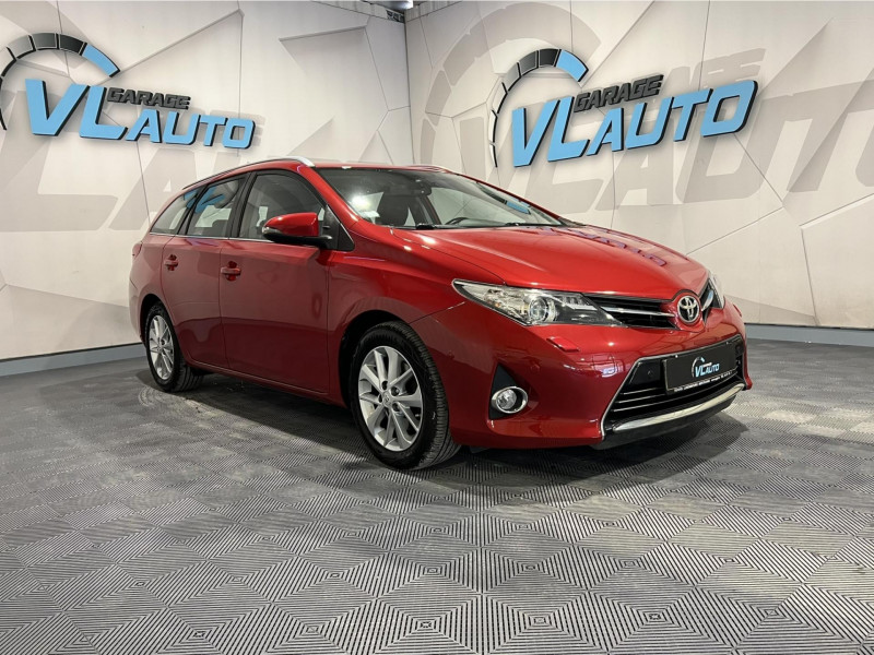 Toyota AURIS 124 D-4D Dynamic DIESEL ROUGE Occasion à vendre