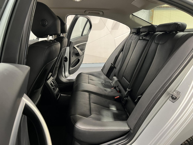 Photo 9 de l'offre de BMW SERIE 3 330e 252 ch F30 LCI Luxury BVA à 18490€ chez VL Auto