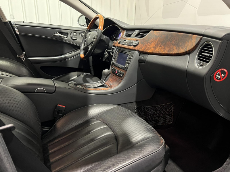 Photo 8 de l'offre de MERCEDES-BENZ CLS 500 BVA à 16490€ chez VL Auto