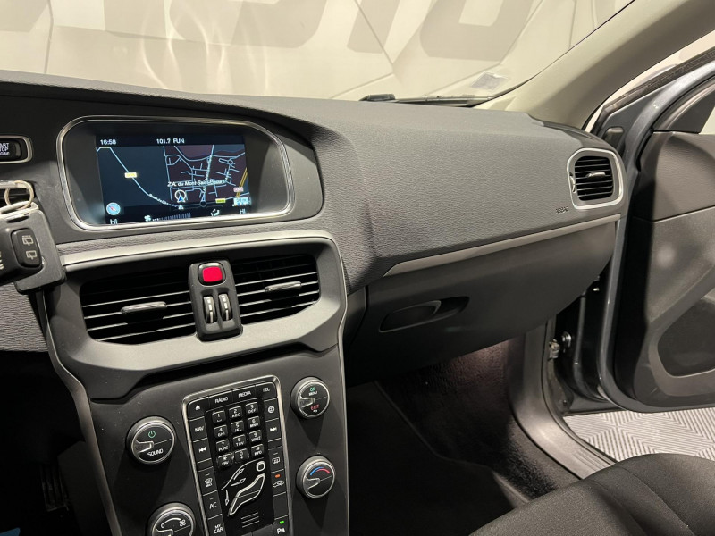 Photo 12 de l'offre de VOLVO V40  D2 120 Kinetic à 12490€ chez VL Auto