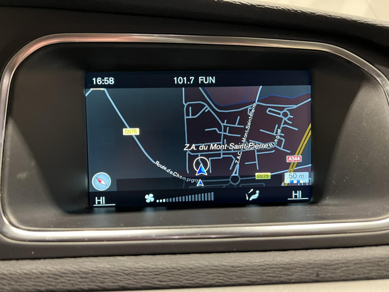 Photo 13 de l'offre de VOLVO V40  D2 120 Kinetic à 12490€ chez VL Auto