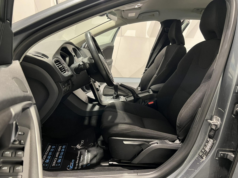 Photo 6 de l'offre de VOLVO V40  D2 120 Kinetic à 12490€ chez VL Auto