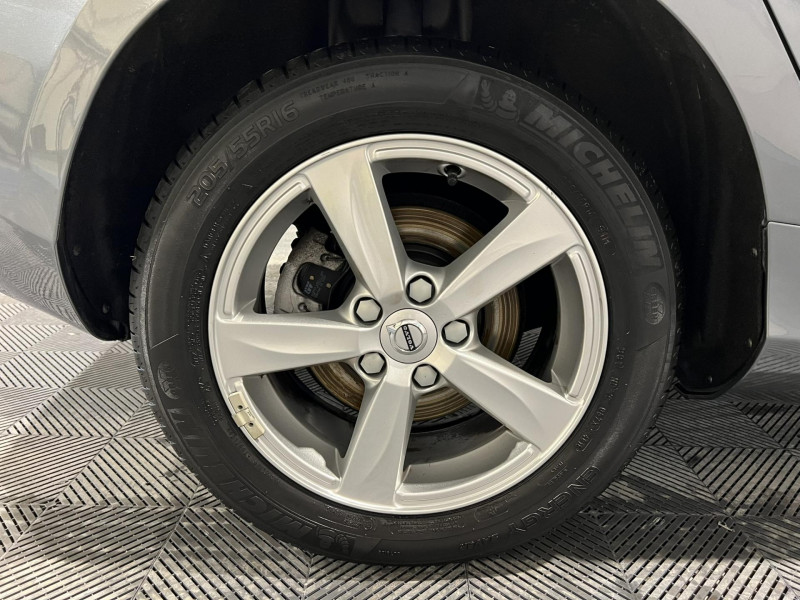 Photo 17 de l'offre de VOLVO V40  D2 120 Kinetic à 12490€ chez VL Auto