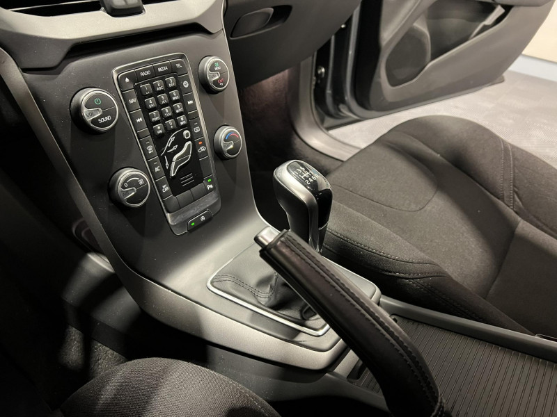Photo 14 de l'offre de VOLVO V40  D2 120 Kinetic à 12490€ chez VL Auto