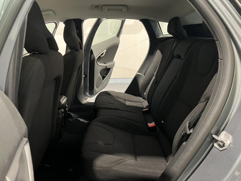 Photo 9 de l'offre de VOLVO V40  D2 120 Kinetic à 12490€ chez VL Auto