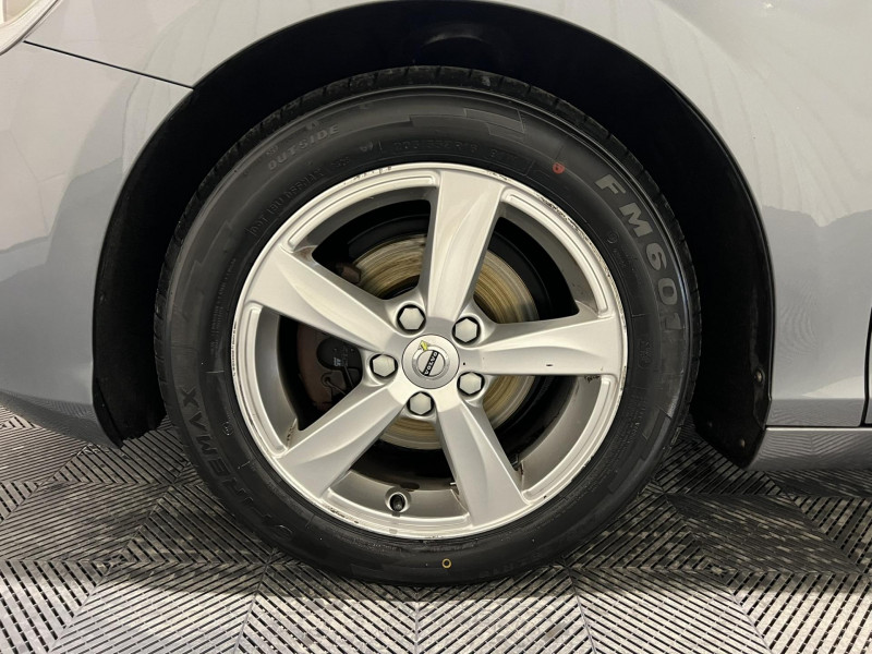 Photo 19 de l'offre de VOLVO V40  D2 120 Kinetic à 12490€ chez VL Auto