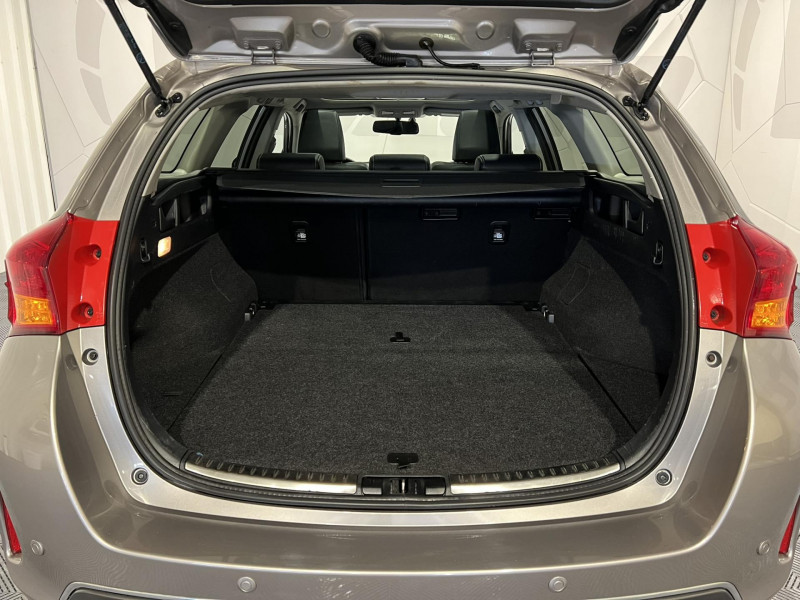 Photo 10 de l'offre de TOYOTA AURIS TOURING SPORTS Hybride 136h Dynamic Business à 13990€ chez VL Auto