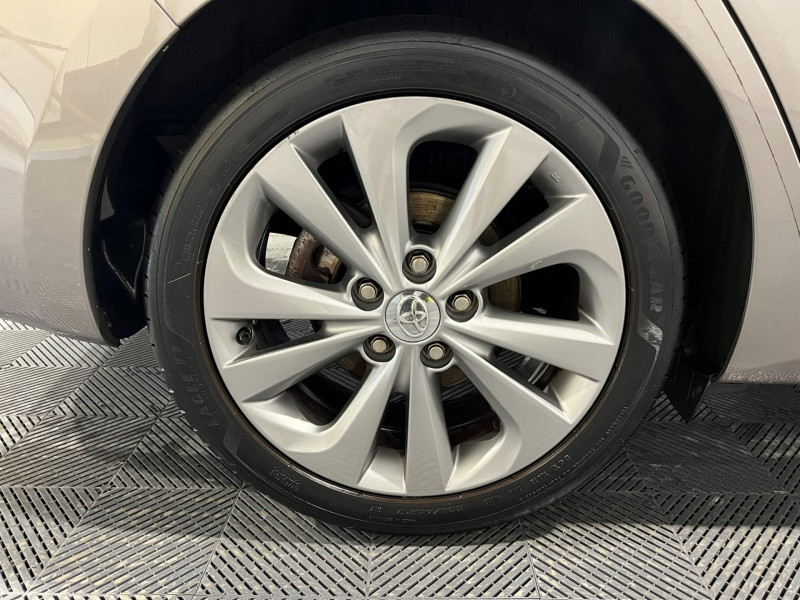 Photo 18 de l'offre de TOYOTA AURIS TOURING SPORTS Hybride 136h Dynamic Business à 13990€ chez VL Auto