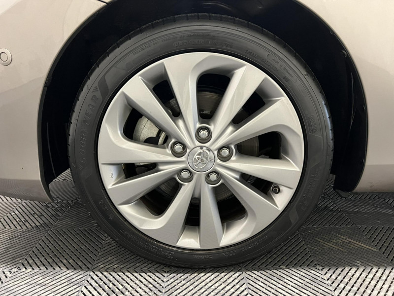 Photo 20 de l'offre de TOYOTA AURIS TOURING SPORTS Hybride 136h Dynamic Business à 13990€ chez VL Auto