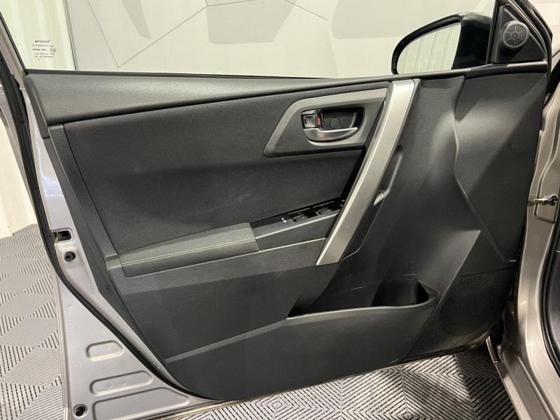 Photo 21 de l'offre de TOYOTA AURIS TOURING SPORTS Hybride 136h Dynamic Business à 13990€ chez VL Auto