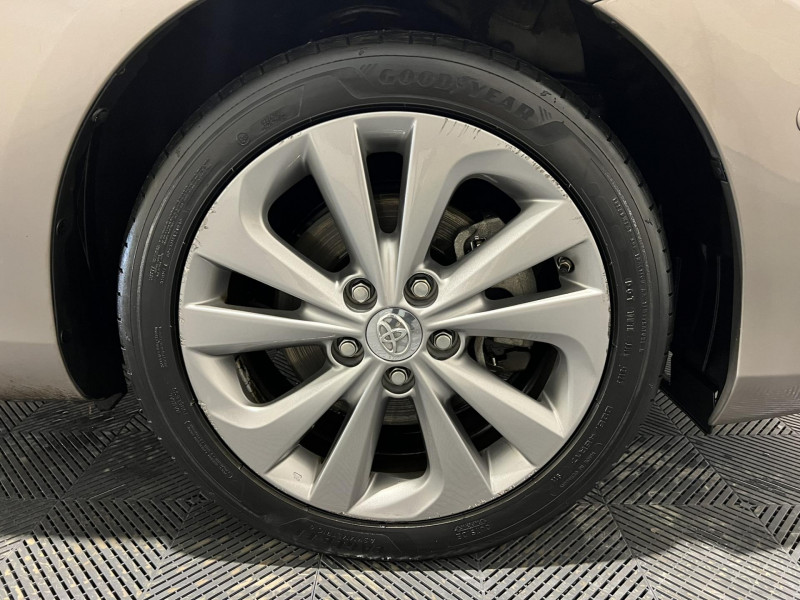 Photo 17 de l'offre de TOYOTA AURIS TOURING SPORTS Hybride 136h Dynamic Business à 13990€ chez VL Auto