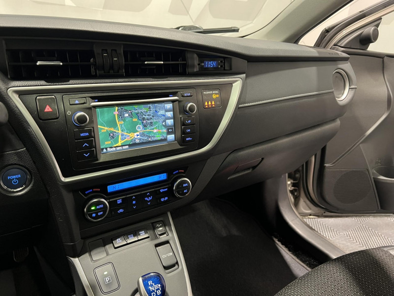 Photo 12 de l'offre de TOYOTA AURIS TOURING SPORTS Hybride 136h Dynamic Business à 13990€ chez VL Auto