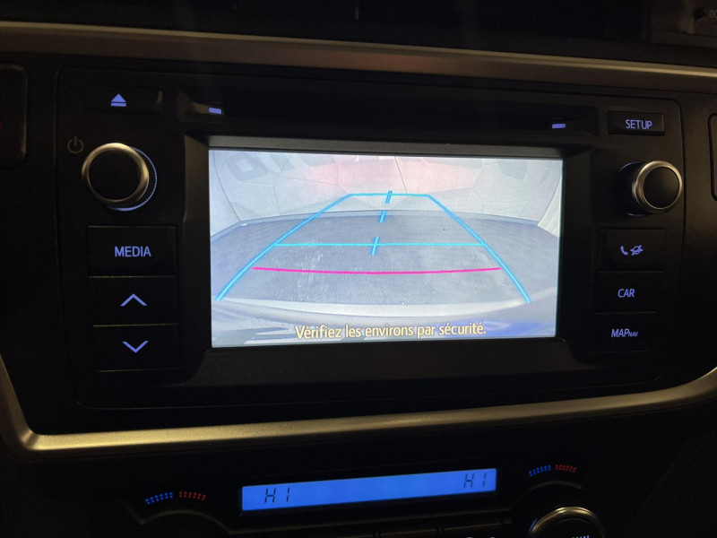 Photo 15 de l'offre de TOYOTA AURIS TOURING SPORTS Hybride 136h Dynamic Business à 13990€ chez VL Auto