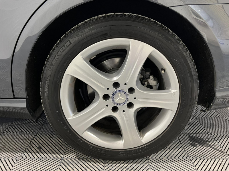 Photo 18 de l'offre de MERCEDES-BENZ CLASSE E 220 CDI Executive BVA à 19490€ chez VL Auto