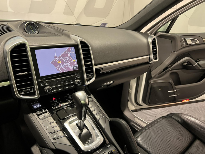 Photo 12 de l'offre de PORSCHE CAYENNE 3.0 V6 416 ch S E-Hybrid Tiptronic A à 37990€ chez VL Auto