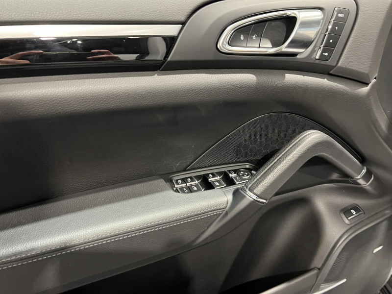 Photo 24 de l'offre de PORSCHE CAYENNE 3.0 V6 416 ch S E-Hybrid Tiptronic A à 37990€ chez VL Auto