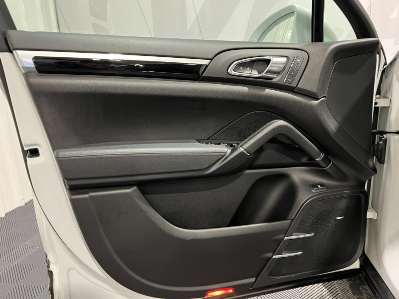 Photo 23 de l'offre de PORSCHE CAYENNE 3.0 V6 416 ch S E-Hybrid Tiptronic A à 37990€ chez VL Auto