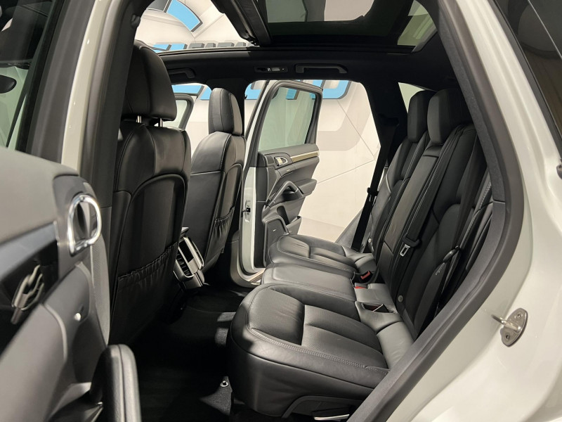 Photo 9 de l'offre de PORSCHE CAYENNE 3.0 V6 416 ch S E-Hybrid Tiptronic A à 37990€ chez VL Auto