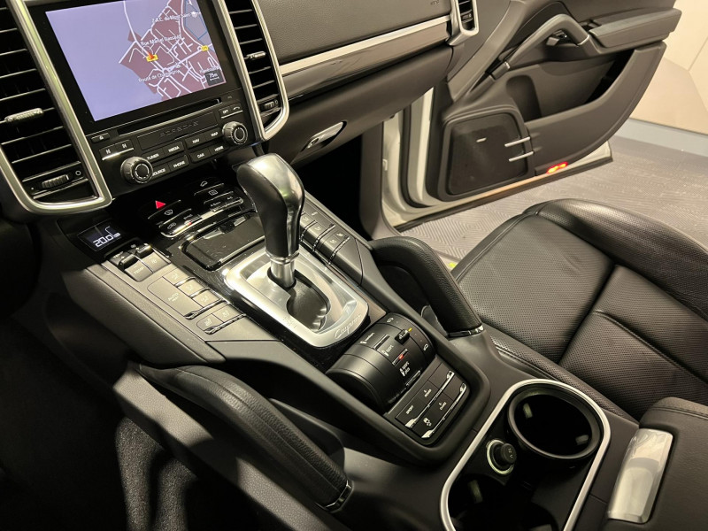 Photo 13 de l'offre de PORSCHE CAYENNE 3.0 V6 416 ch S E-Hybrid Tiptronic A à 37990€ chez VL Auto