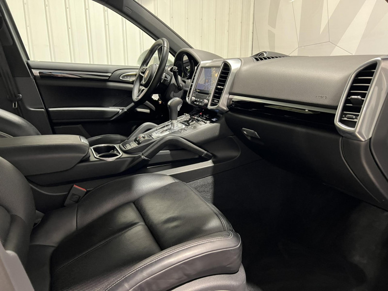 Photo 8 de l'offre de PORSCHE CAYENNE 3.0 V6 416 ch S E-Hybrid Tiptronic A à 37990€ chez VL Auto