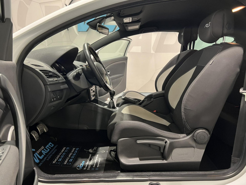 Photo 6 de l'offre de RENAULT MEGANE 2.0 16V 250 RS à 19990€ chez VL Auto