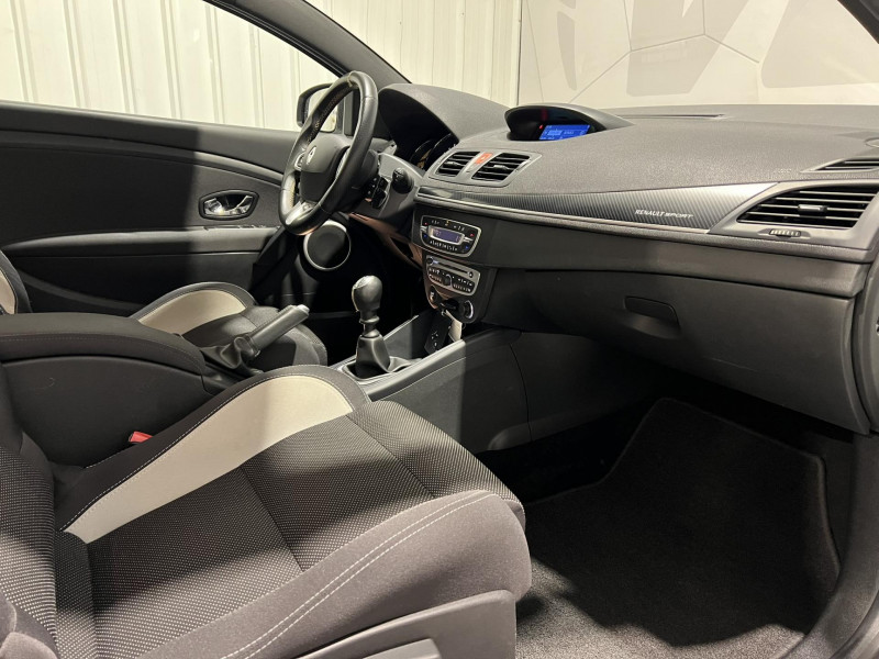 Photo 8 de l'offre de RENAULT MEGANE 2.0 16V 250 RS à 19990€ chez VL Auto