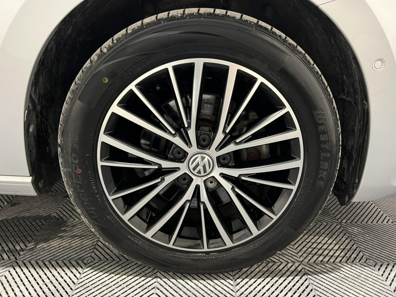 Photo 17 de l'offre de VOLKSWAGEN TOURAN 2.0 TDI 190 BMT DSG6 7pl Carat à 15990€ chez VL Auto