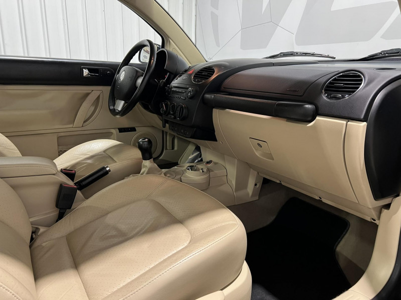Photo 8 de l'offre de VOLKSWAGEN NEW BEETLE 1.6i à 8490€ chez VL Auto