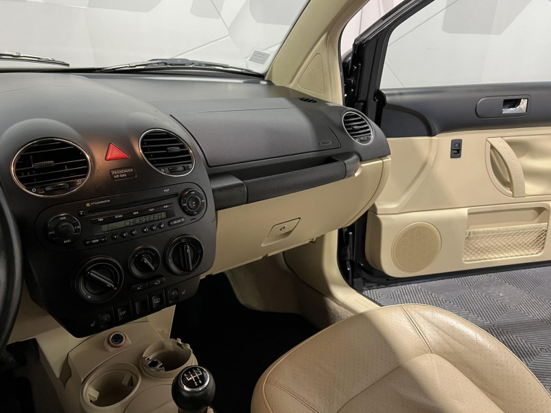 Photo 12 de l'offre de VOLKSWAGEN NEW BEETLE 1.6i à 8490€ chez VL Auto