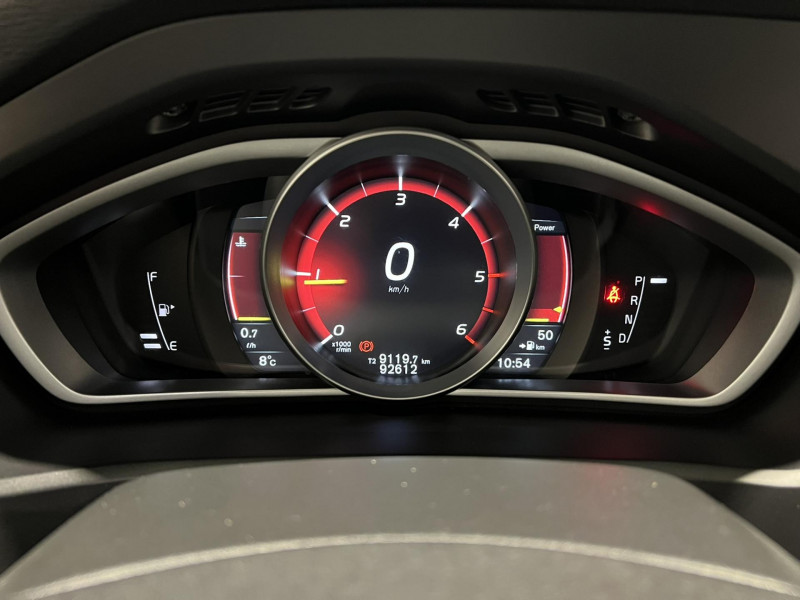 Photo 11 de l'offre de VOLVO V40  D2 120 Geartronic 6 R-Design à 14990€ chez VL Auto